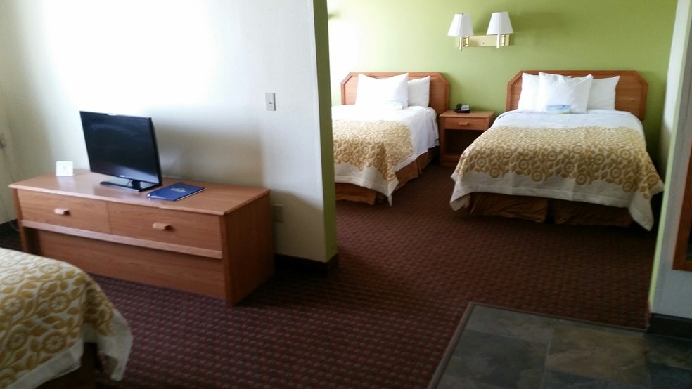 More Photos Of 3040 5th Ave S, Fort Dodge Hotel For Sale