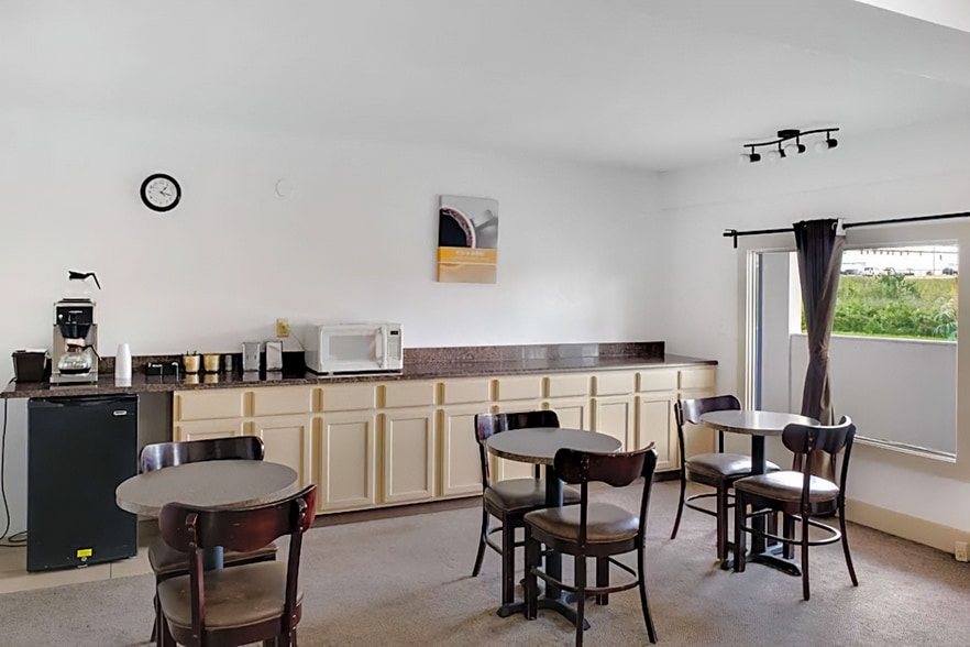 More Photos Of 150 N Garver Rd, Monroe Hotel For Sale