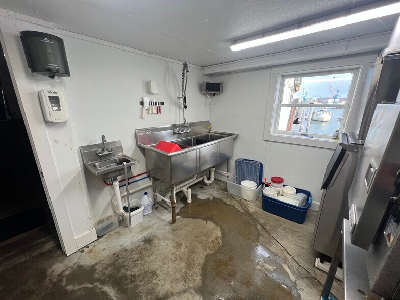 More Photos Of 9 Water St, Kittery General Retail For Lease
