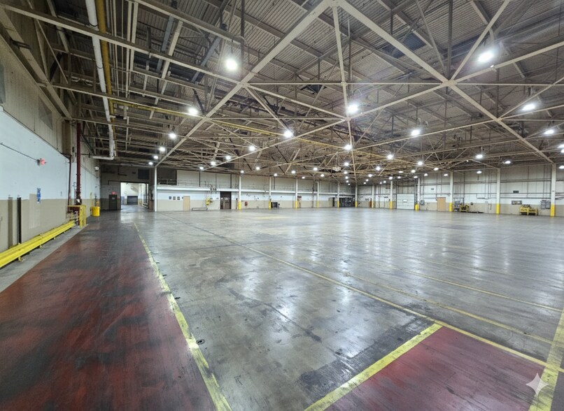 More Photos Of 6800 N Chestnut St, Ravenna Warehouse For Sale