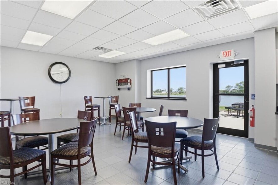 More Photos Of 319 Howard Dr, Sandusky Office For Sale