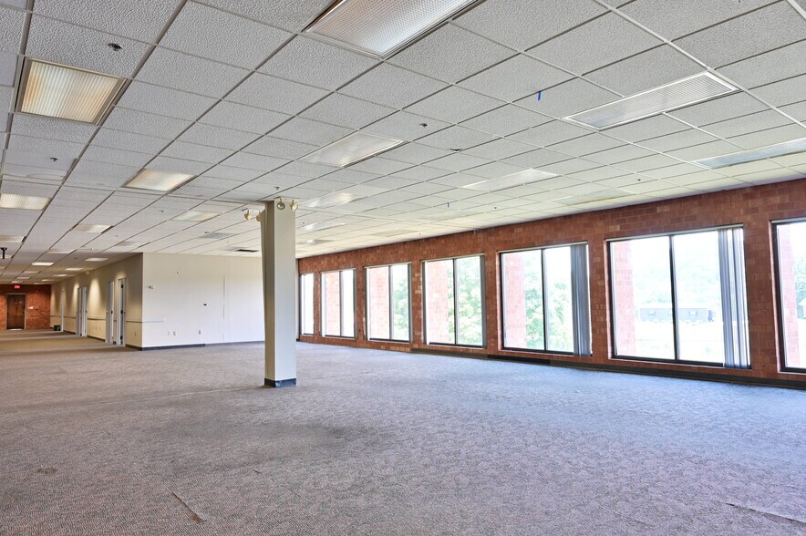 More Photos Of 7500 US 11 W, Rogersville Manufacturing For Lease