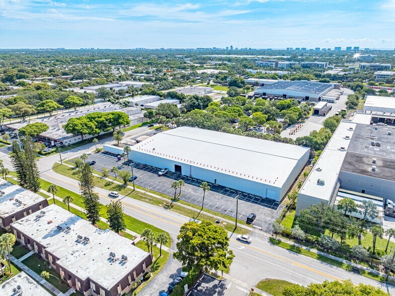 More Photos Of 198 Lock Rd, Deerfield Beach Warehouse For Lease