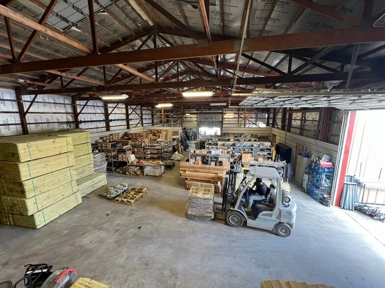 More Photos Of 207 W Apple Blossom Ave, Lowell Warehouse For Lease