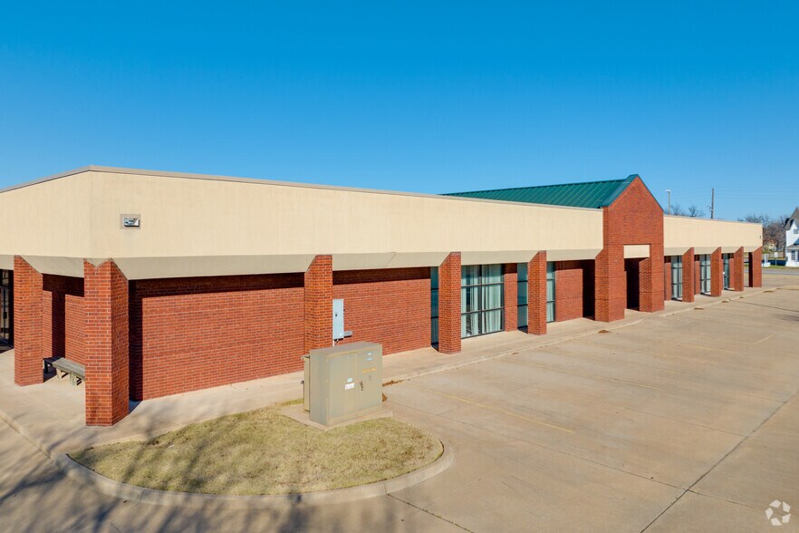 Primary Photo Of 1801 SW 11th St, Lawton Office For Sale
