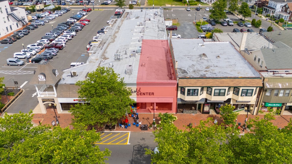 More Photos Of 31 E Main St, Freehold Restaurant For Lease