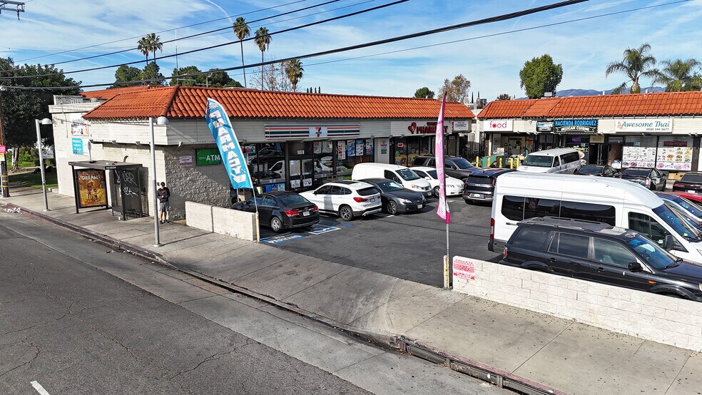 More Photos Of 18501 Victory Blvd, Reseda Unknown For Lease