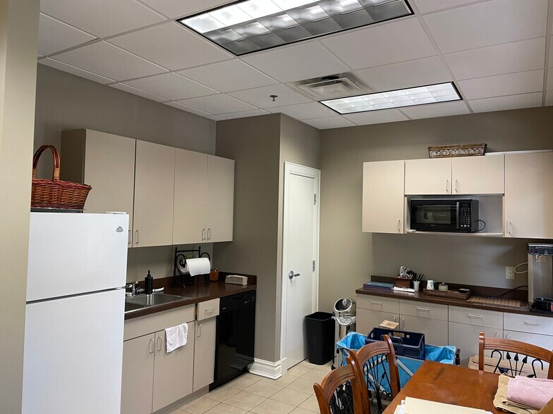 More Photos Of 7932 W Sand Lake Rd, Orlando Office For Sale