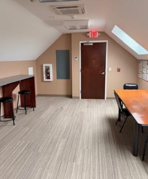 More Photos Of 5420 Olney Laytonsville Rd, Olney Auto Dealership For Lease