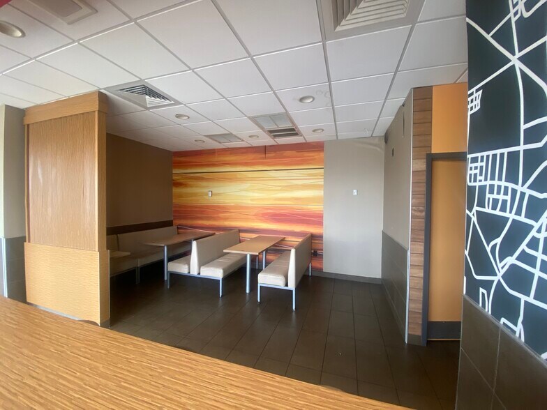 More Photos Of 1123 E US Highway 54, Kingman Fast Food For Lease