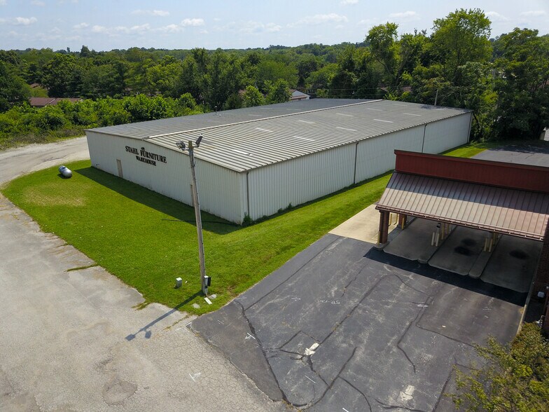 More Photos Of 2379 S Walnut St, Bloomington Warehouse For Lease