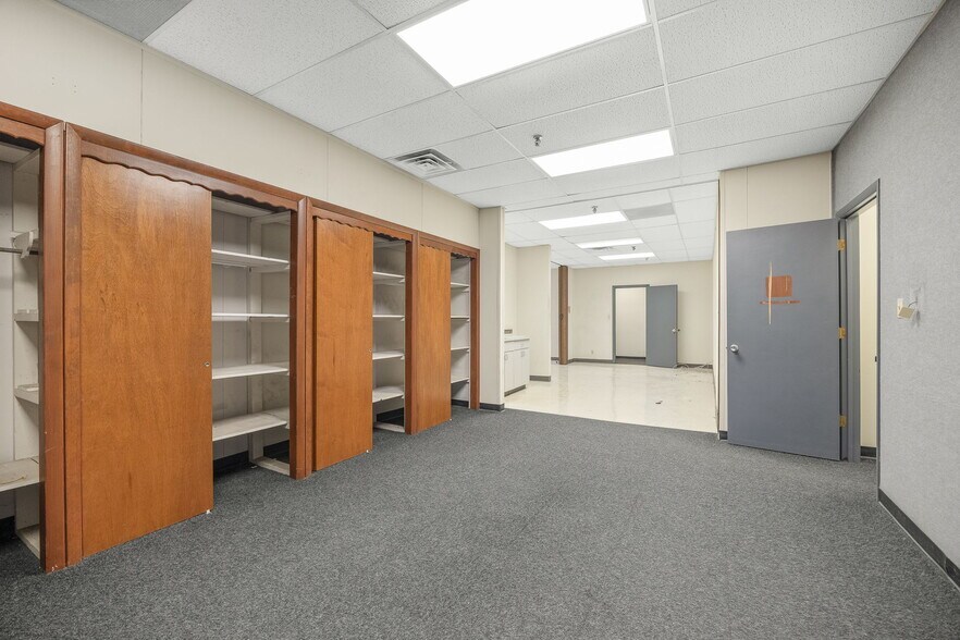 More Photos Of 4811 Easton Rd, Saint Joseph Industrial For Lease