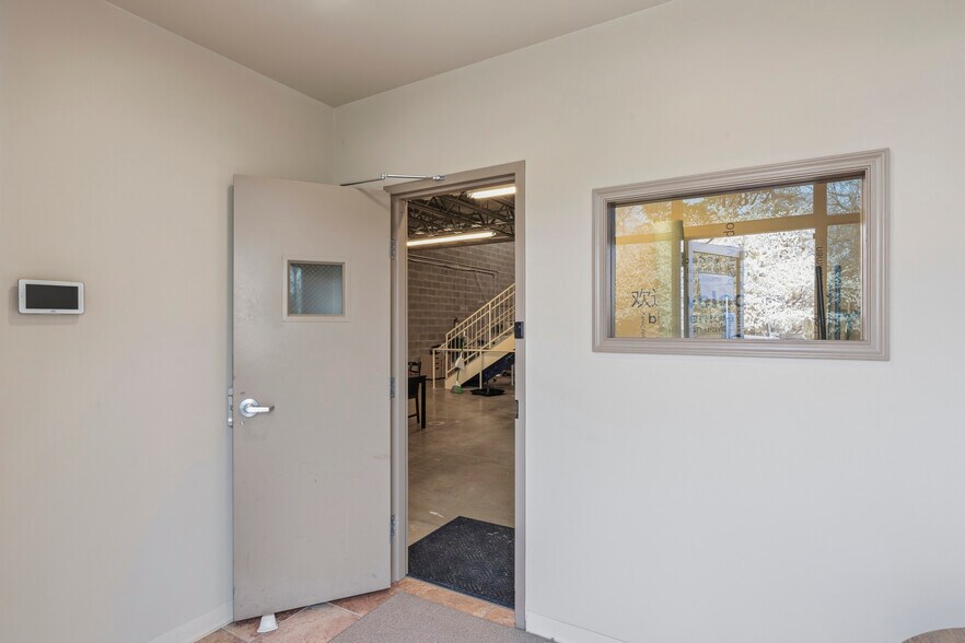 More Photos Of 17857-17889 Fraley Blvd, Dumfries Research And Development For Sale
