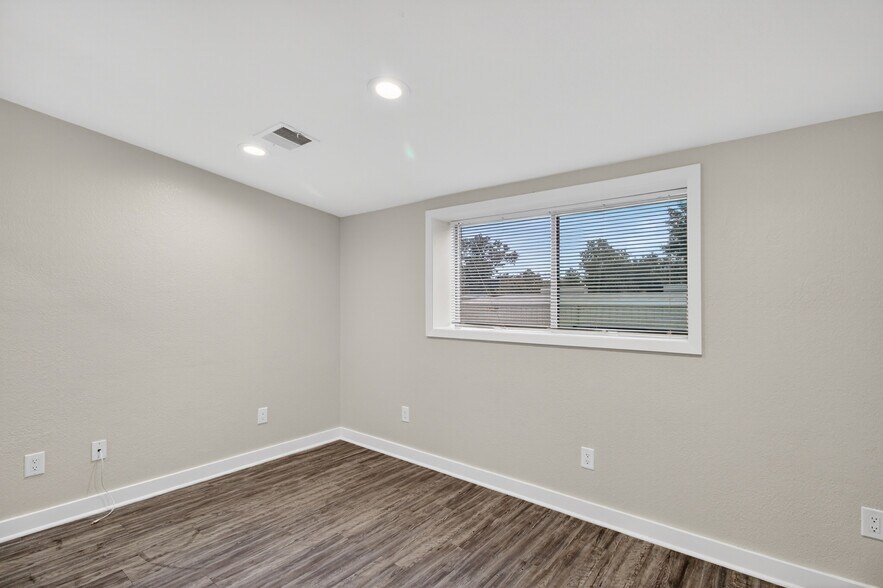 More Photos Of 2227 Golden Rd, Spring Warehouse For Lease