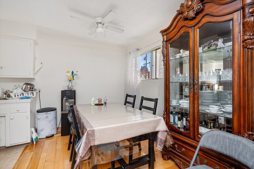 More Photos Of 13631 Vanowen St, Van Nuys Apartments For Sale