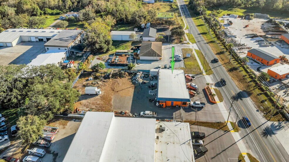 More Photos Of 2922 Grand Blvd, Holiday Flex For Lease