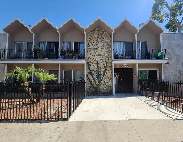 Primary Photo Of 14696 Rayen St, Panorama City Apartments For Sale