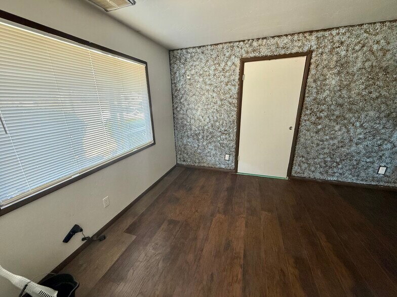 More Photos Of 13284 E Central Ave, Mayer Office Residential For Lease