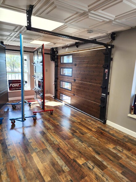 More Photos Of 7511 Leavenworth Rd, Kansas City Auto Repair For Sale