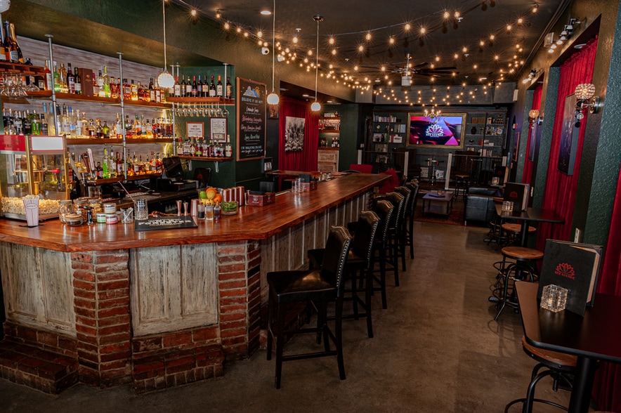 More Photos Of 215 S Woodland Blvd, Deland Hotel For Sale