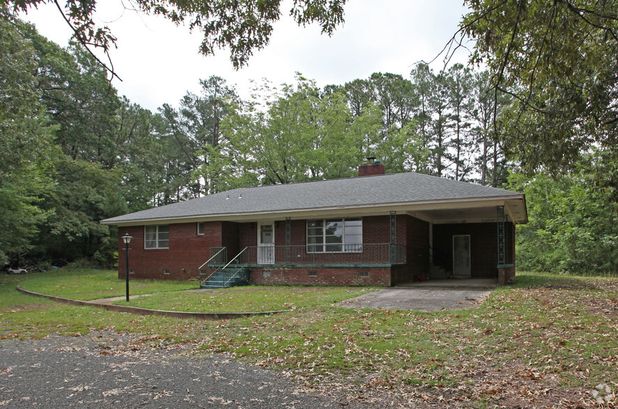 Primary Photo Of 301 E Boundary St, Chapin Office For Lease