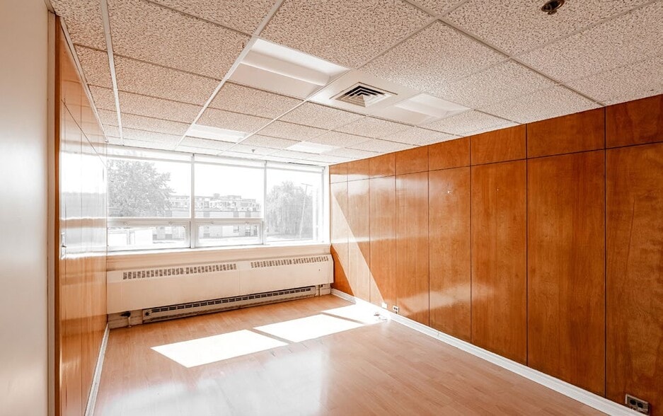 More Photos Of 9145 Rue Boivin, Montréal Light Manufacturing For Sale