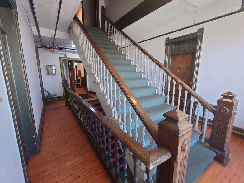 More Photos Of 238 S Broadway, Denver General Retail For Sale