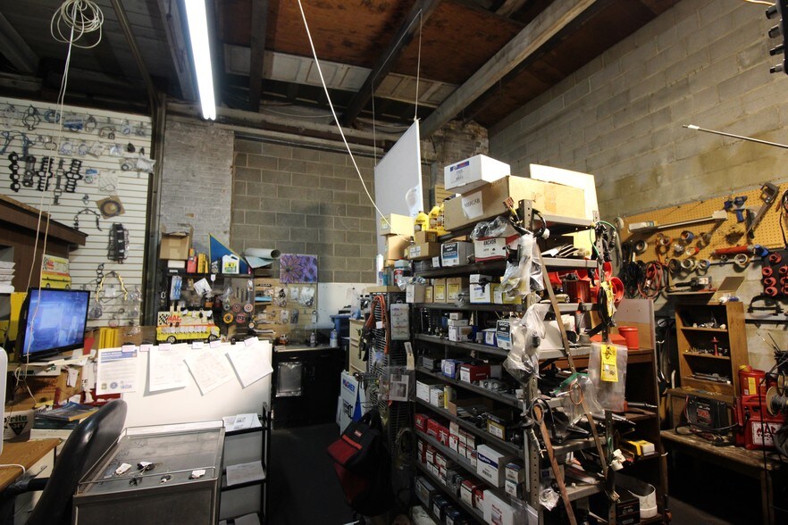 More Photos Of 2108-2112 N 6th St, Philadelphia Auto Repair For Sale