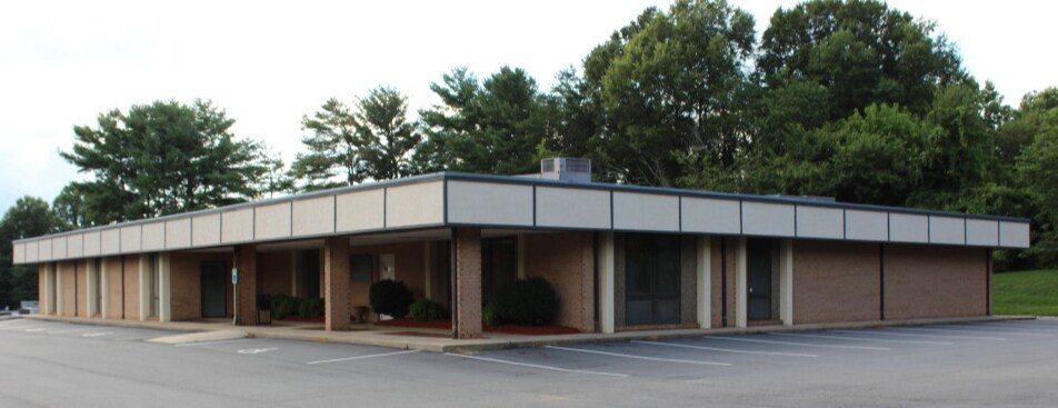 More Photos Of 210 13th Avenue Pl NW, Hickory Medical For Lease