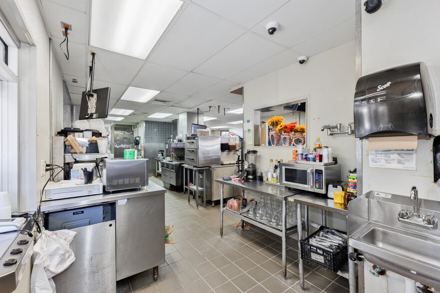 More Photos Of 8841 Commodity Cir, Orlando Fast Food For Lease