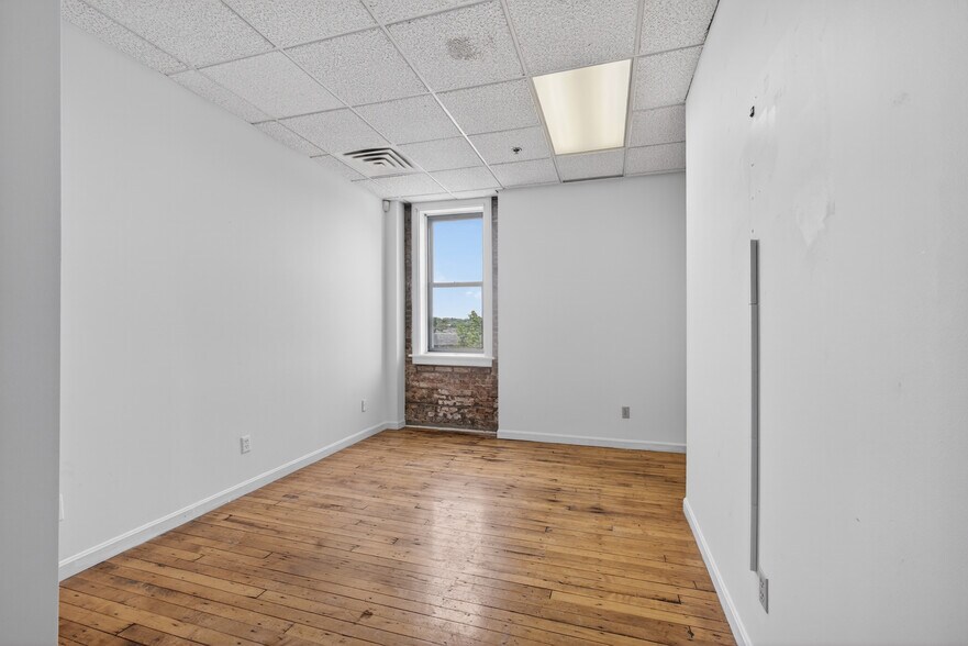 More Photos Of 327-329 W Fayette St, Syracuse Loft Creative Space For Lease