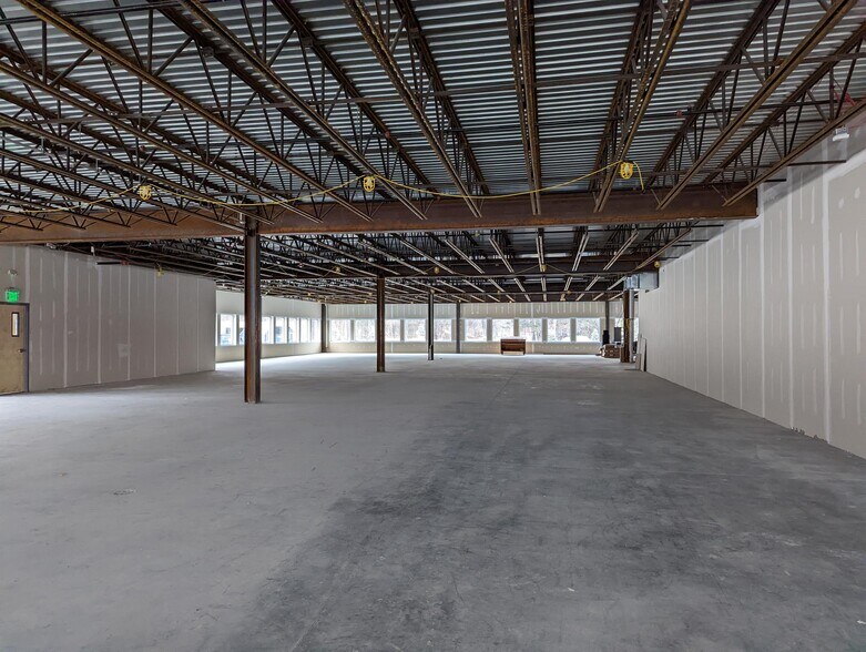 More Photos Of 33 Tech Valley Dr, East Greenbush Flex For Lease