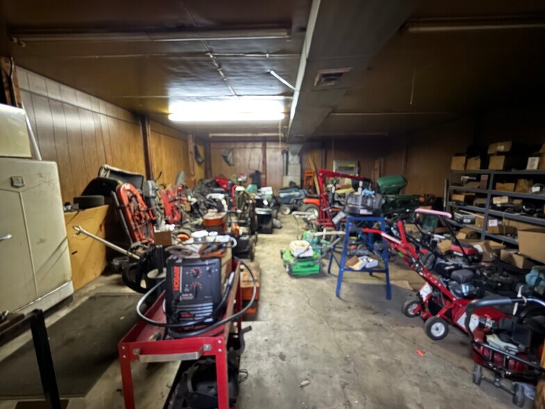 More Photos Of 2240 S US Highway 35, Knox Freestanding For Sale