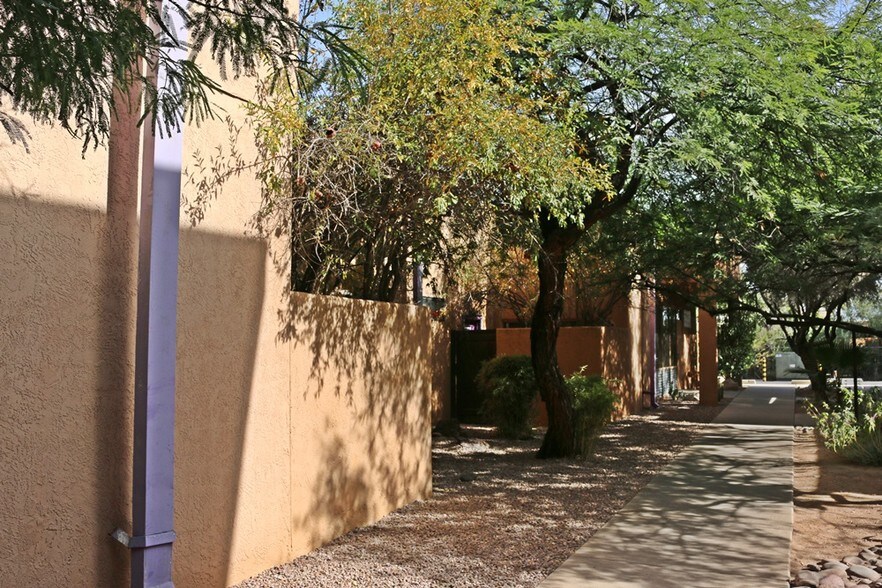 More Photos Of 2102 N Country Club Rd, Tucson Medical For Sale