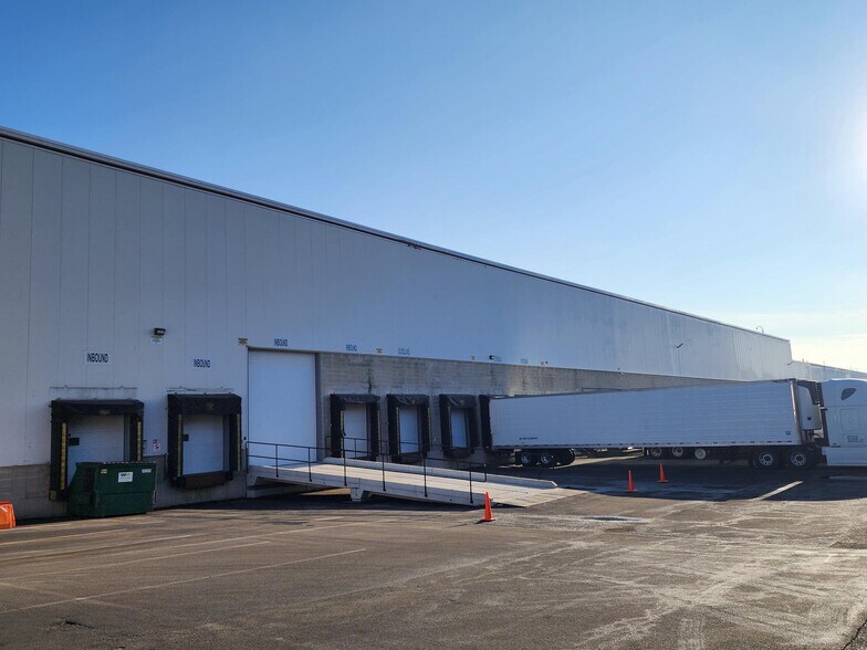 More Photos Of 45 Fernwood Ave, Edison Warehouse For Lease