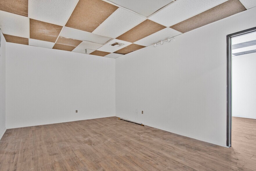 More Photos Of 6747 Odessa Ave, Van Nuys Office For Lease