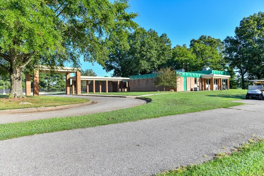 More Photos Of 36 Wedgewood Dr, Farmville Golf Course Driving Range For Sale