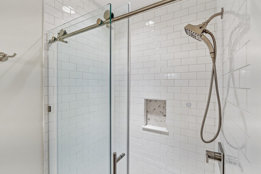 More Photos Of 119 N Davis St, Southport Hospitality For Sale