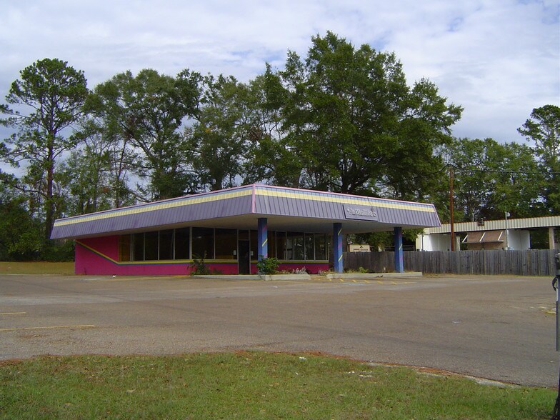 Primary Photo Of 1308 W Bluff St, Woodville Storefront Retail Office For Sale