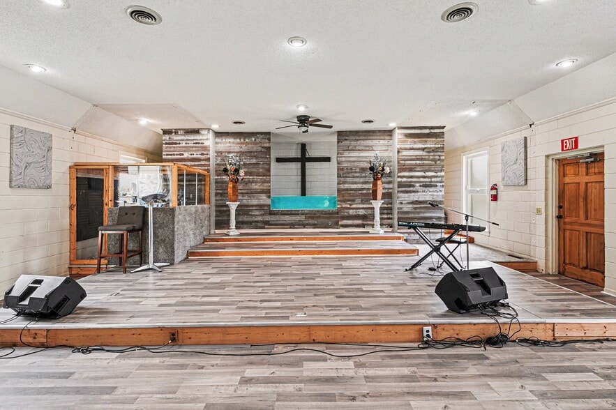 More Photos Of 1381 Lees Chapel Rd, Greensboro Specialty For Sale