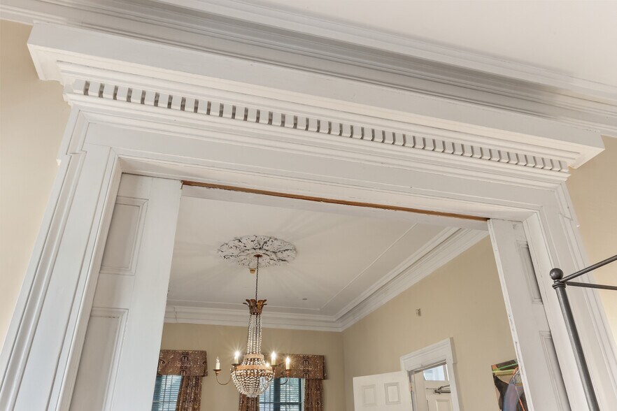 More Photos Of 2111 Dauphine St, New Orleans Hotel For Sale