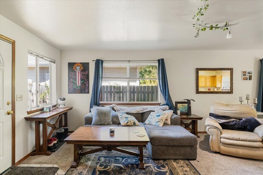 More Photos Of 416 Alder St, Mount Shasta Apartments For Sale