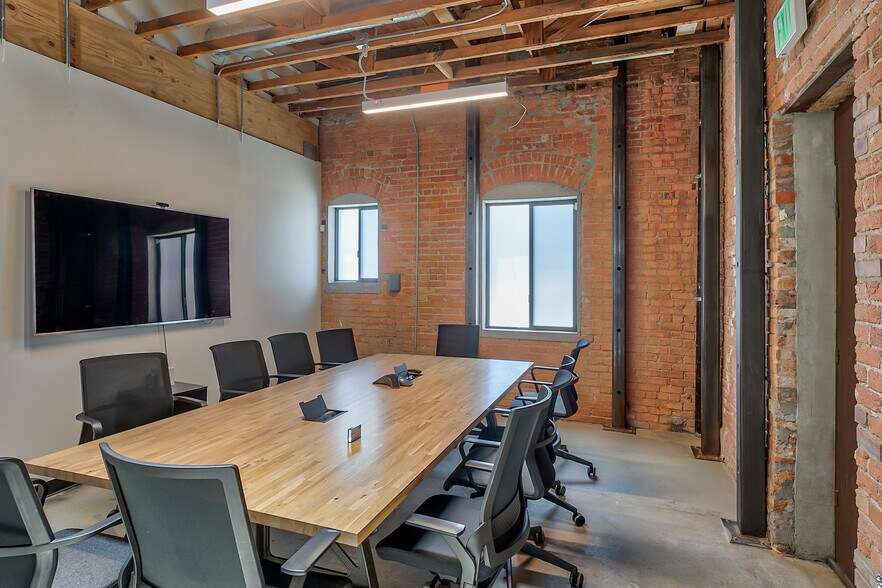 More Photos Of 4126 W Jefferson Blvd, Los Angeles Flex For Lease