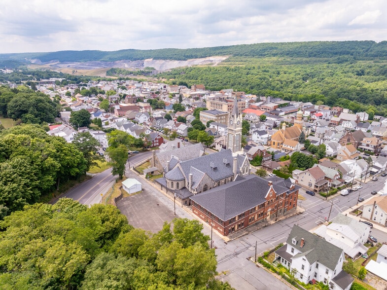 More Photos Of 124 E Abbott St, Lansford Specialty For Sale