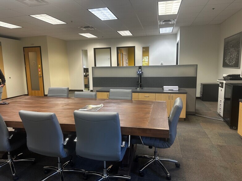 More Photos Of 4017 W Dr Martin Luther King Jr Blvd, Tampa Office For Sale