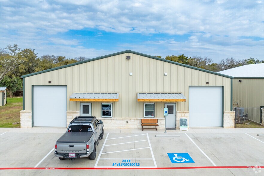 More Photos Of 12700 Lowden, Manchaca Flex For Lease