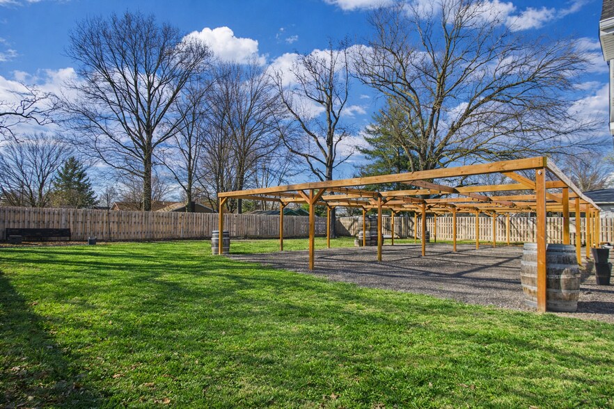 More Photos Of 407 Jacob St, Saint Jacob Specialty For Sale