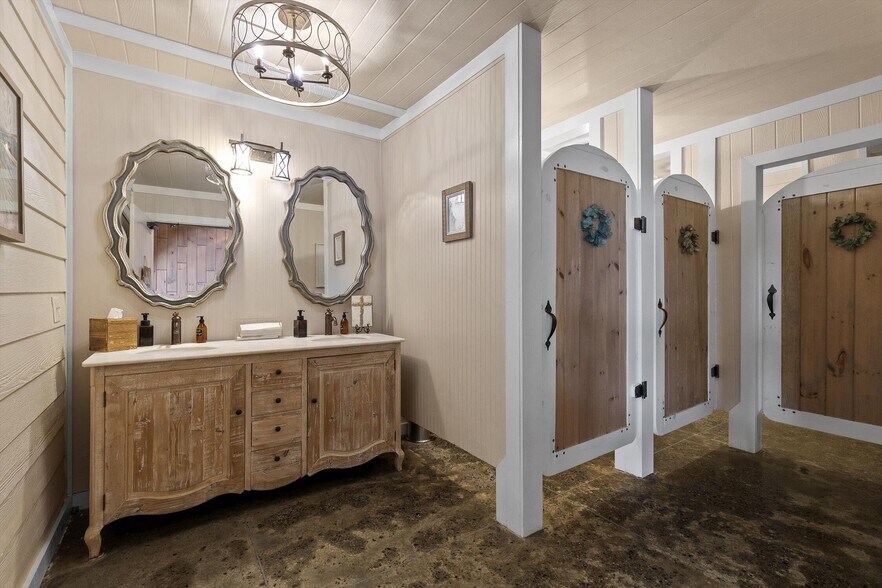 More Photos Of 1020 Thomas Rd, Benton Multifamily For Sale