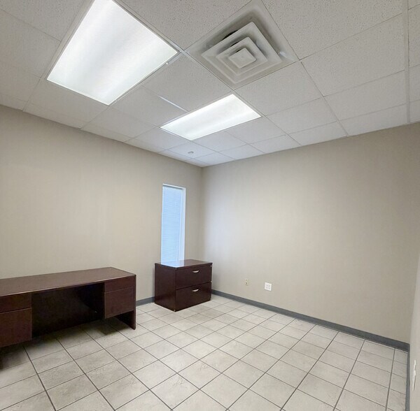 More Photos Of 11117 Mahaffey Rd, Tomball Manufacturing For Lease