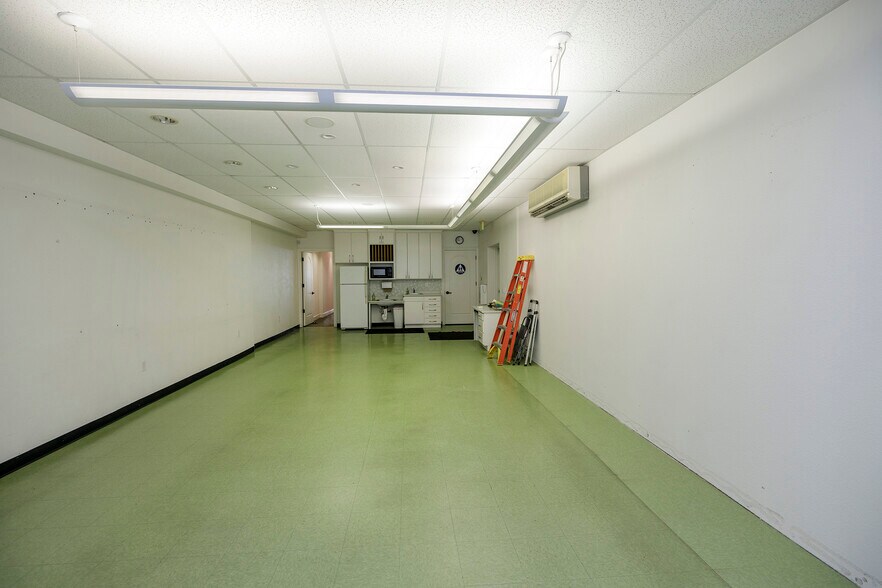 More Photos Of 918 10th St, Modesto Storefront Retail Office For Sale